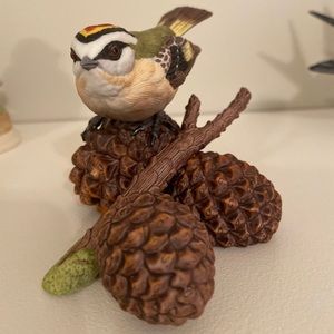 Lenox collectible bird: golden crowned kinglet